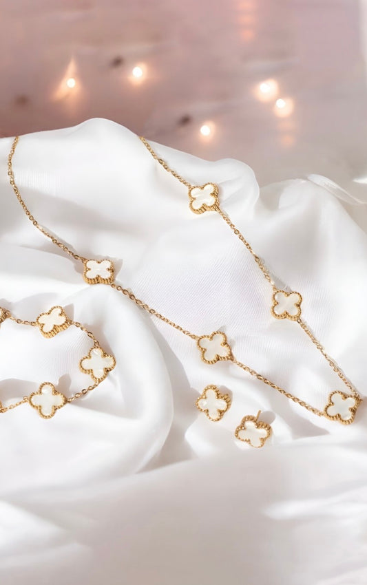 Timeless Elegance: Mother of Pearl Clover jewellery set