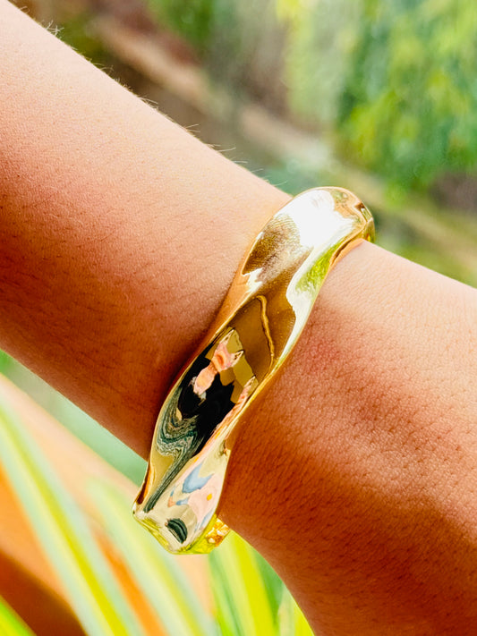 Gleaming Gold Wavy statement Bangle