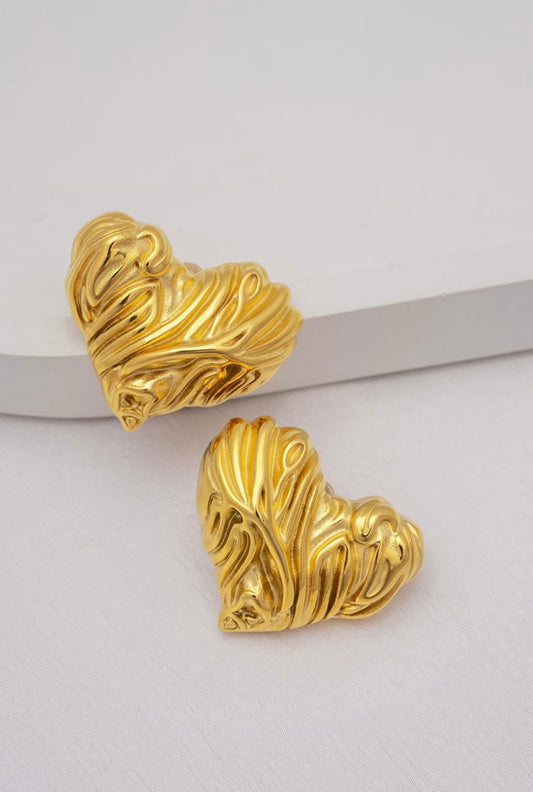 Wavy Gold Heart Stud