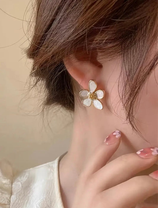 Elegant White Flower Stud Earrings
