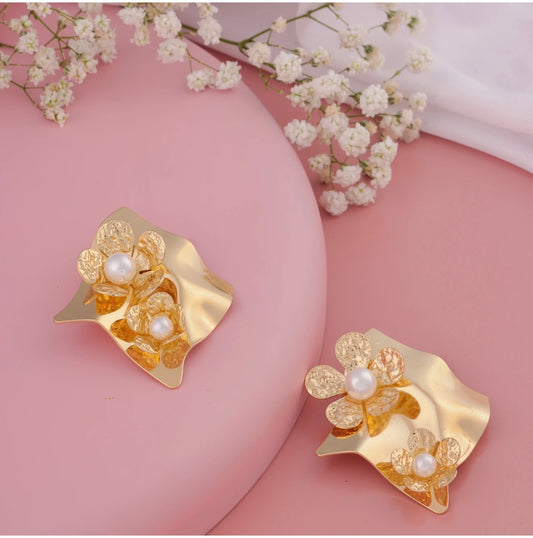 Textured Floral Gold Stud Earrings with Elegant Pearl Accents