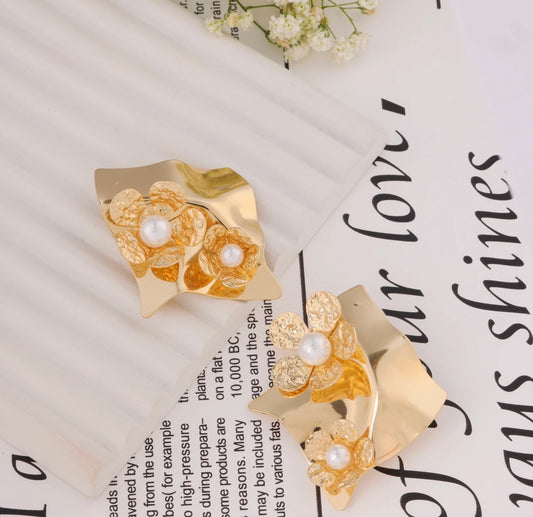 Textured Floral Gold Stud Earrings with Elegant Pearl Accents