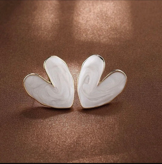Cloud Kiss Heart Stud