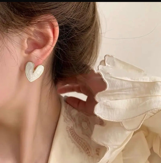 Cloud Kiss Heart Stud