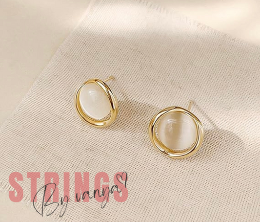 Cat eye stud Earring